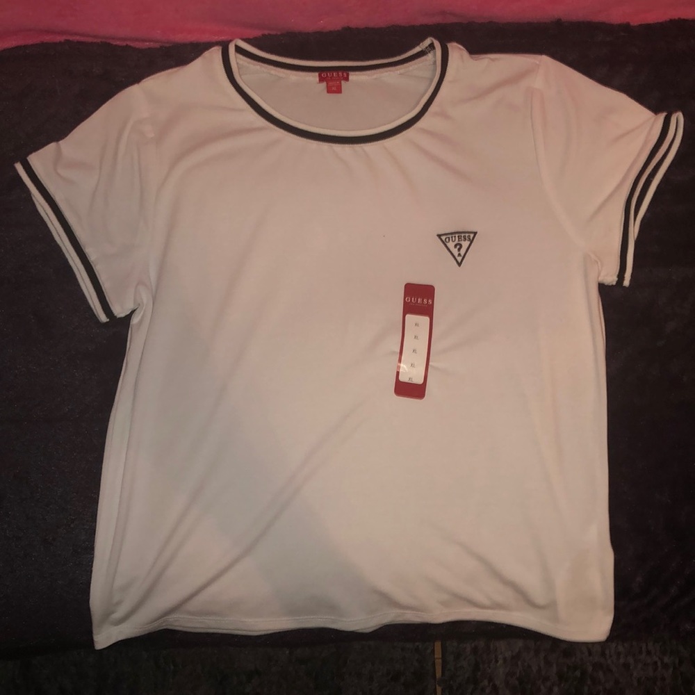 NWT GUESS TSHIRT WITH BLACK TRIM